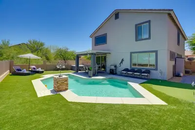 Image de 1\/2 Mi to Lake: Home w\/ Hot Tub & Pool in Goodyear
