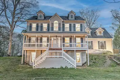 Image de Modern 6br Farmhouse Retreat w/Hot Tub & Fire Pit