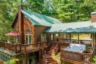 Image de Riverfront - Secluded - 10 minutes to town!