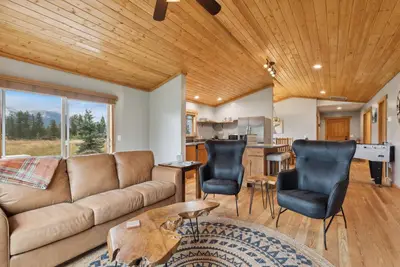 Image de Stunning Mountain Views \/ Central Location