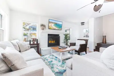 Image de New Listing! | Sunny Interior | Large Roof-top Deck | Steps to Sand | Perfect Vacation Headquarters!