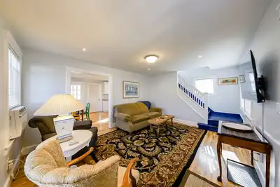 Image de Fun getaway near downtown & lake with full kitchen & ideal location
