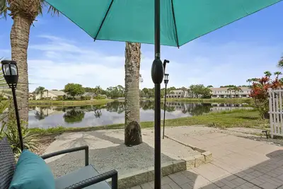 Image de ⚓Lakefront townhome w/backyard paradise and amazing community amenities! ⚓🐕🌅