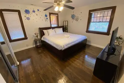 Image de New Your Home Away From Home! - Near Great Lakes Naval Base! !