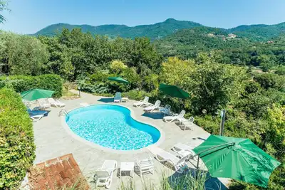 Image de Appartement \"Lavanda\", avec vue sur les montagnes, terrasse, piscine partagée et Wi-Fi.