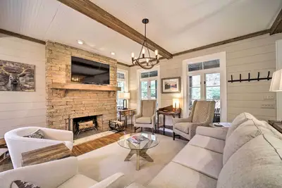 Image de Beautiful Trillium Home Next to Waterfall!