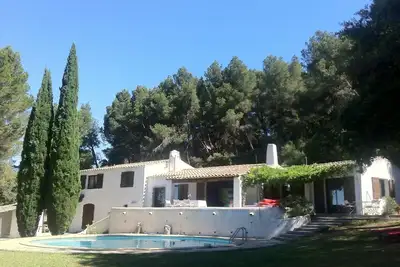 Maison familiale dans une pinède