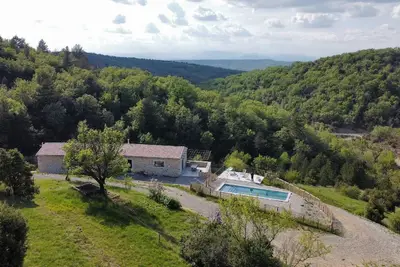 Image de Maison de Celestin, Mas isolé en pierres avec piscine privée pleine nature