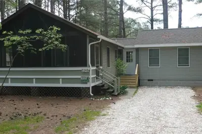 Kate's Cottage - Nice location, large screened  porch. No Linens & Towels