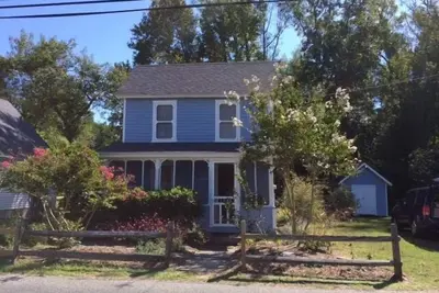 Always Sunny - island home. Pet Friendly - Close to Carnival. No Linens
