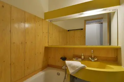Image de 100m du centre station, 5ème étage, vue pistes de ski, balcon, télévision, casier à ski, 28m²