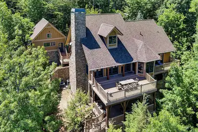 Image de Luxury Mt Home w/ Hot Tub, Game Room - Otter Ridge
