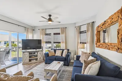 Image de Spc 9232 is a Beautiful recently upgraded 2 Br with Free Beach Service