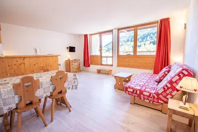 Image de 80m du centre station, 1er étage, balcon, casier à ski, 25m², La Norma