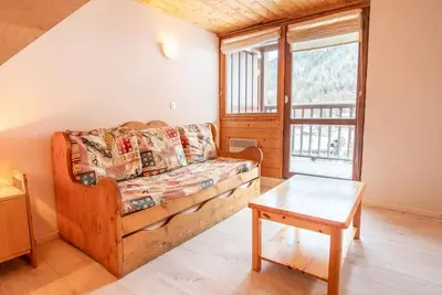 Image de 80m du centre station, 1er étage, balcon, casier à ski, 46m², La Norma