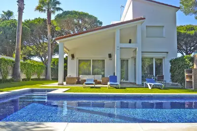 Image de Magnificent villa in urb. Roche with private pool at 500 m. from the beach, Wi-Fi.