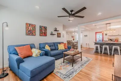 Image de Spacious 4br, King Suite & Grill - 18 min from Downtown