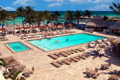 Image de Your Home Away From Home! 2 Spacious Units, Outdoor Pool, Pets Allowed
