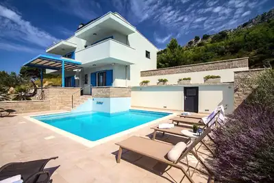 Image de Maison de vacances Omiš pour 1 - 8 personnes avec 3 chambres à coucher - Maison de vacances