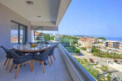 Image de Appartement de vacances Malinska pour 1 - 6 personnes avec 3 chambres à coucher - Appartement de vac