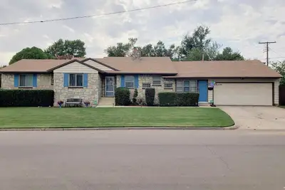 Image de A Point of Blue 🔵 Hottub/ Pool table/10 min all Okc