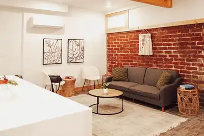 Image de Spacious 1 bedroom rental unit in Historic Tree Streets