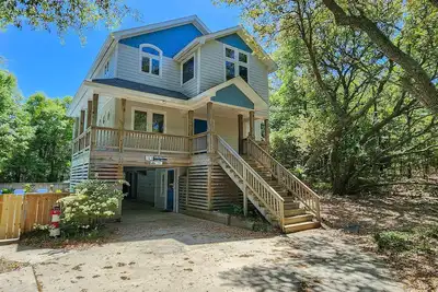 Image de Contemporary 5 Br with Private Pool, 600 yards to beach