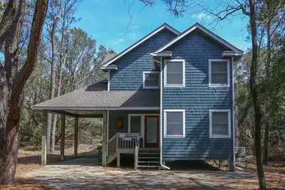 Image de Maritime Lure - 4 Br Oceanside home on wooded lot in Southern Shores