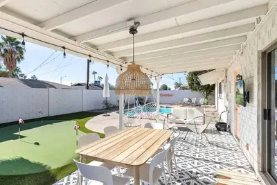 Image de The Peachy Palm ~1 Mile to Old Town w/ Pool!