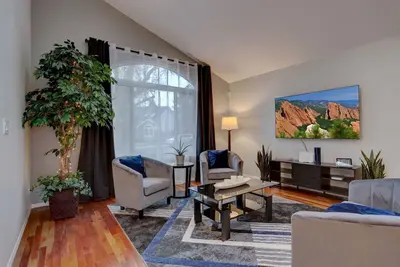 Image de Elegant Home in the Foothills. Come see Colorado beauty.