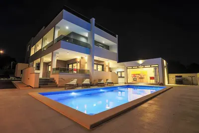 Image de Villa Histra with Swimming Pool and Sea View