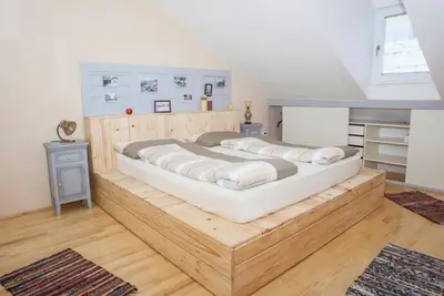 Image de Apartment Markale - Three Bedroom Apartment