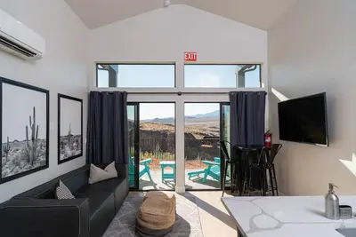 Image de Shocking View Stacker #12 at The Dwellings - Dog Friendly
