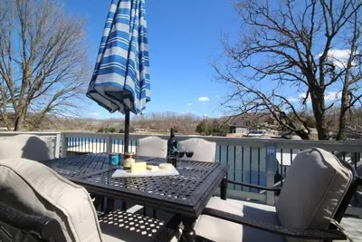 Image de Catfish Cabin Lake House Back of Cove! Nostalgic Lake Decor! Sleep up to 8, Dock