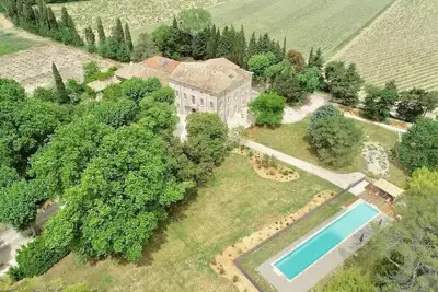 Image de Ancienne maison de maître XVIIIème piscine 25m spa dans les vignes