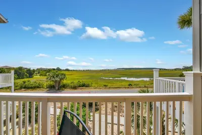 Image de Beautiful Marsh View, Newly Renovated with New Furniture!
