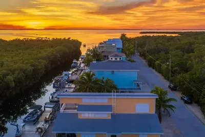 Image de Waterfront Home, Boat Dock, Sunset View, Kayaks, Fire Pit, 3 Bedrooms, 2 baths