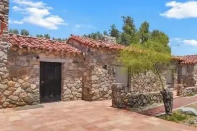 Image de Historic Mary Pickford Estate A2- 30 minutes from Polo Grounds