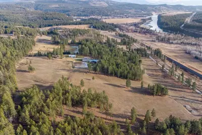 Image de Cozy, private, ranch cabin in the beautiful East Kootenay's