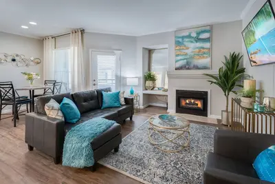 Image de King Bed / Prime Location / Private Garage
