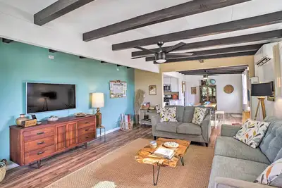 Image de Pet-Friendly Home w/ Patios & Private Hot Tub!