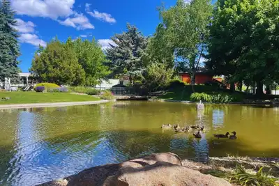 Image de Rock N' Roll + Sweet Dreams! Get Cozy Next to Indoor & Outdoor Fireplace'! Community Pool!