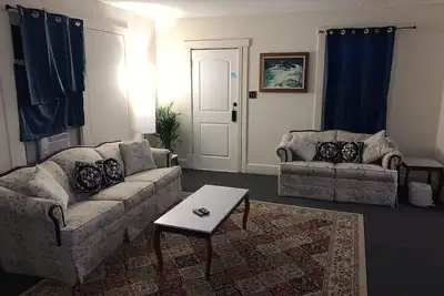 Image de Budget Spacious townhome with Gigabit Internet