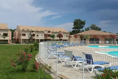 Image de Apt avec piscine tout proche mer et montagne