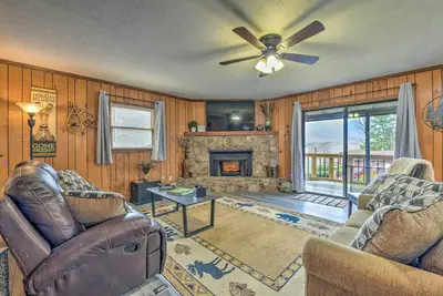 Image de Cozy Maggie Valley Cabin, 1 Mi to Tube World!