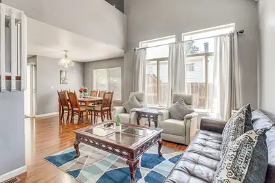 Image de 15 Mi to Downtown Denver: Home w\/ Yard + Patio