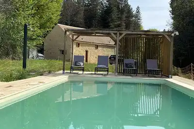 Image de Maison campagne en pierre avec piscine