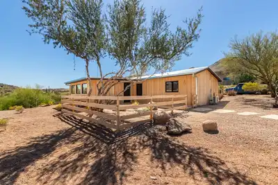 Image de Private, romantic and charming mid-century cottage with panoramic views