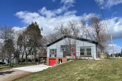 Image de 5 Bedroom home on golf course with lake access, Rv parking and boat dock