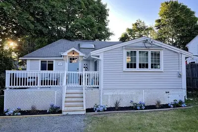 Cozy Cottage by the Sea